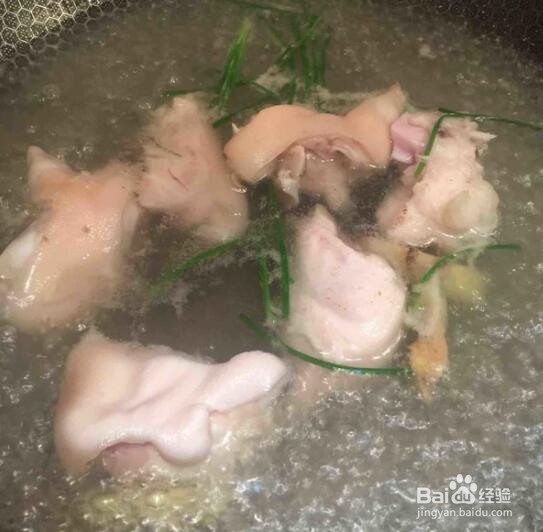 如何制作黄豆炖猪蹄汤