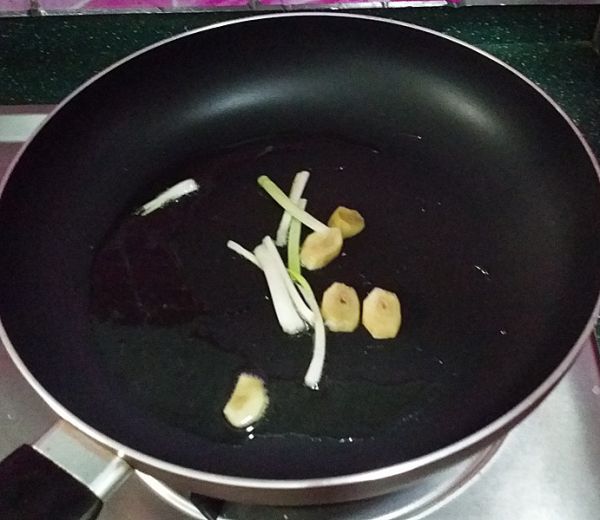 猴头菇烧鸡翅根