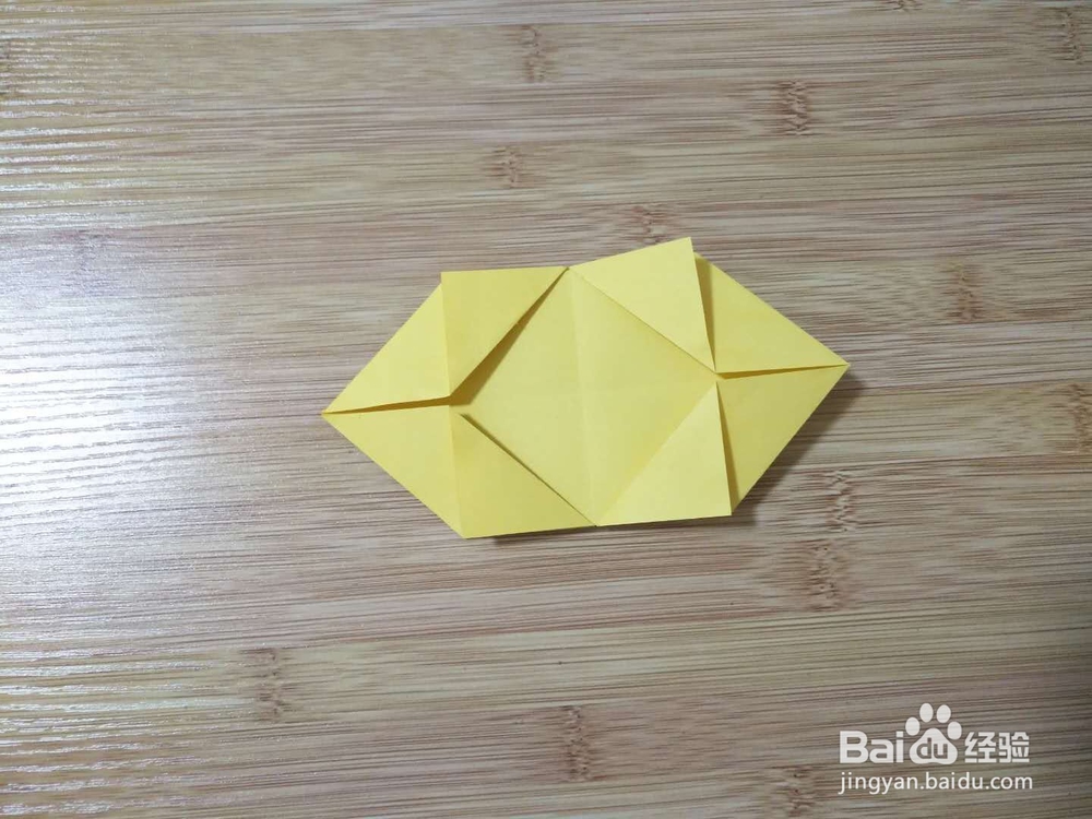 怎样用纸折花瓣收纳盒