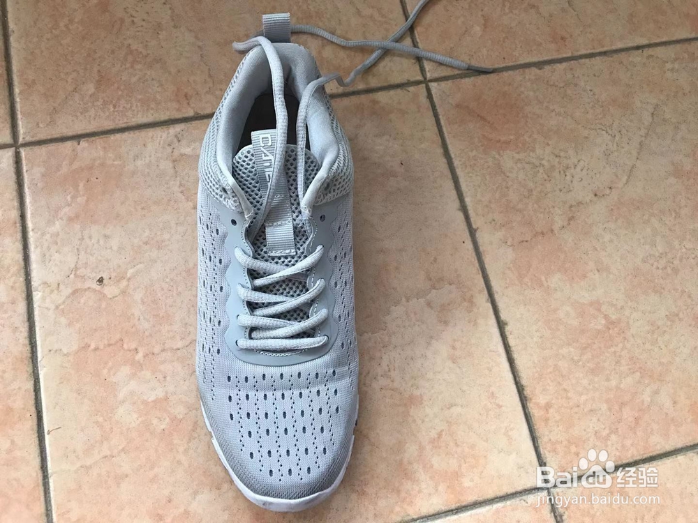 五孔花式系鞋带方法