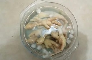 网红美食——酸辣柠檬鸡爪