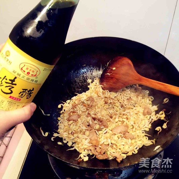 豆芽炒肉丝的做法