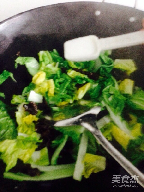 白菜炒木耳的做法