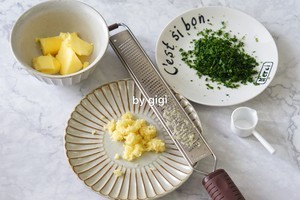 蒜香芝士烤土豆的做法