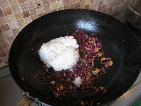 紫甘蓝泡菜蛋炒饭