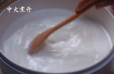 如何自制颜值超高的草莓芒果奶冻