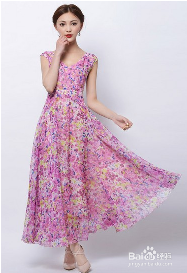 无袖款的衣服怎样穿更有魅力