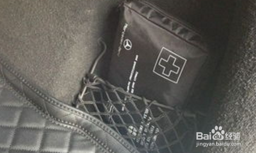 买车多年才发现，汽车后备箱竟隐藏诸多实用功能