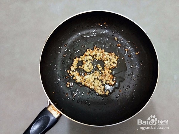 如何做出好吃的避风塘鸡翅