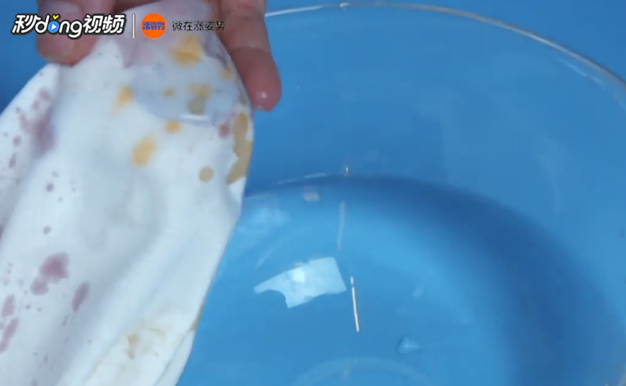 怎么清洗衣服上的油渍