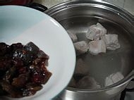 美的冬日厨房 桂圆肉花生排骨汤