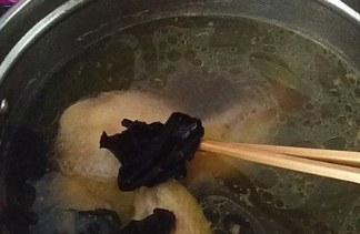 木耳鸡汤的做法