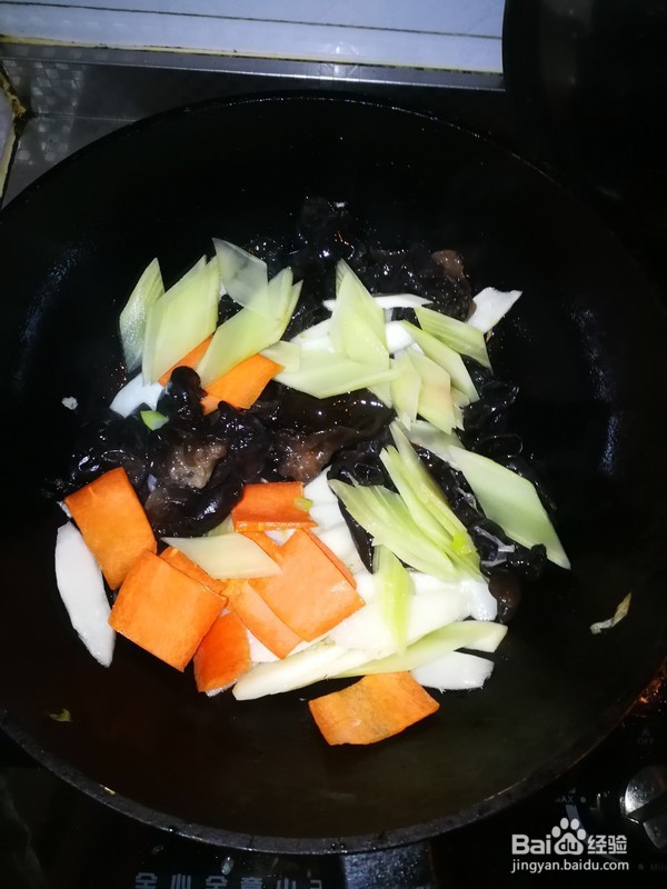山药木耳胡萝卜混搭小炒
