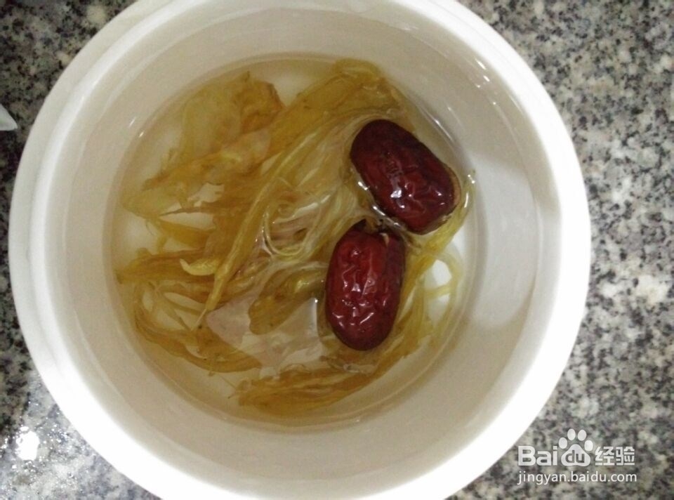 制作牛奶炖花胶