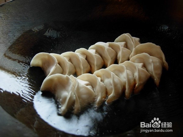 如何制作香菇白菜猪肉煎饺