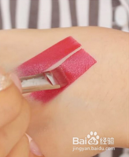 新手要怎样才能画出干净的红唇妆