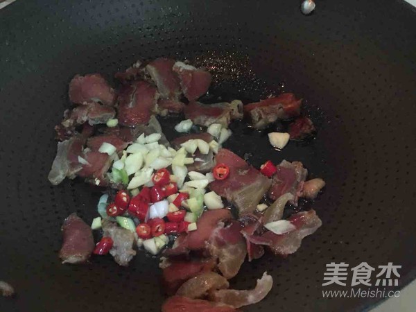 腊肉炖粉条的做法