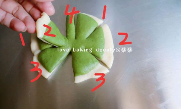 双色蝴蝶结面包