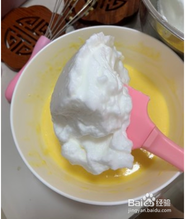 美味的原味蛋糕卷