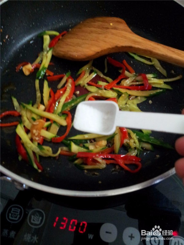 红椒黄瓜丝做法