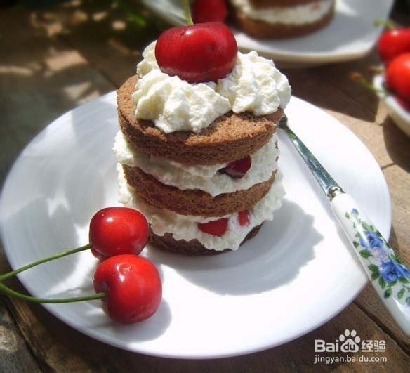 教你做美味的樱桃可可奶油蛋糕