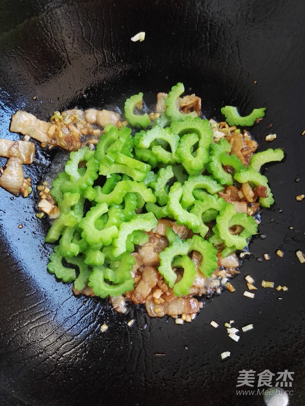 五花肉炒苦瓜