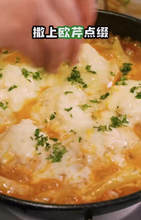 芝士鸡肉丸意面