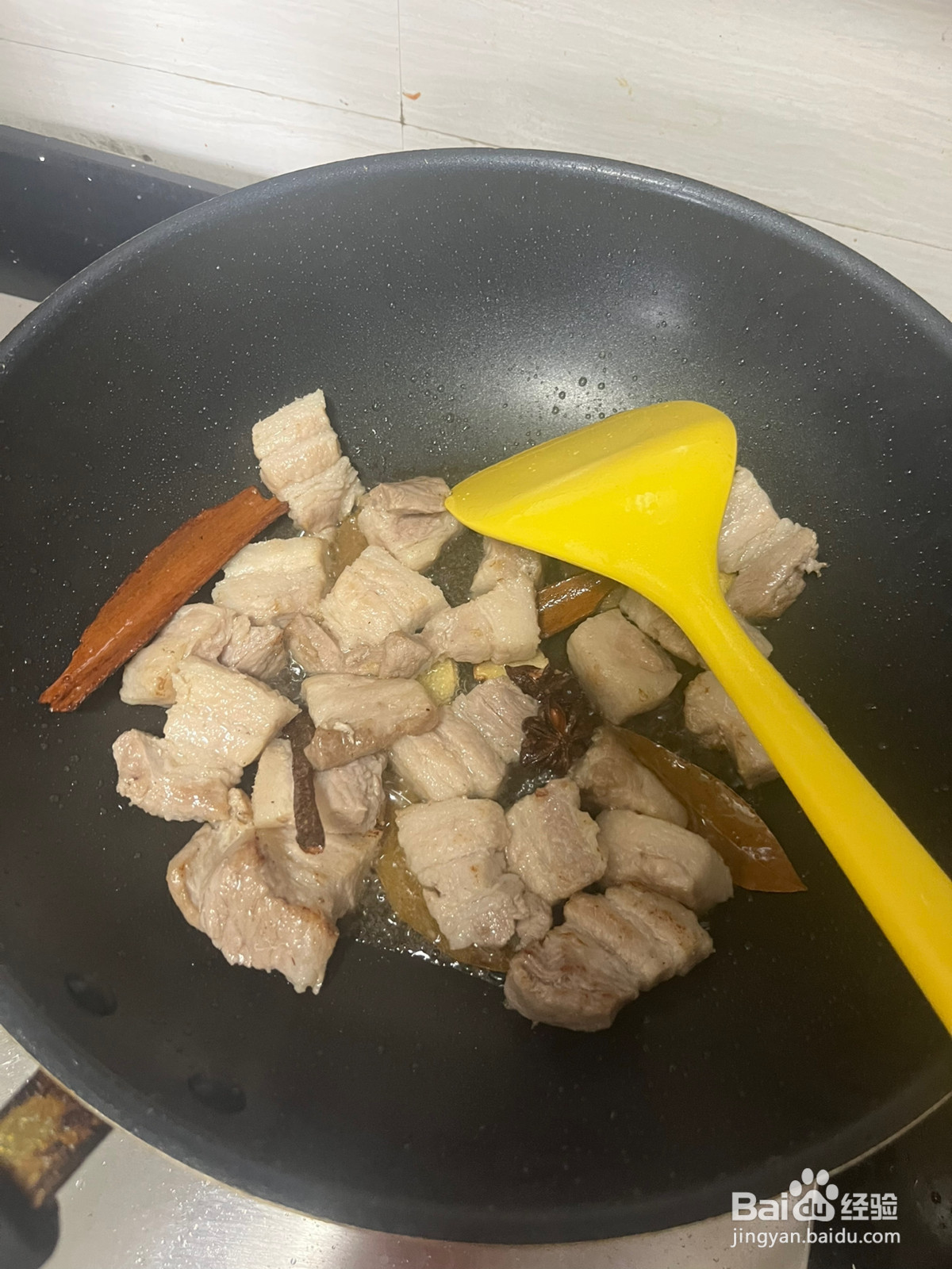 红烧肉焖板栗的做法