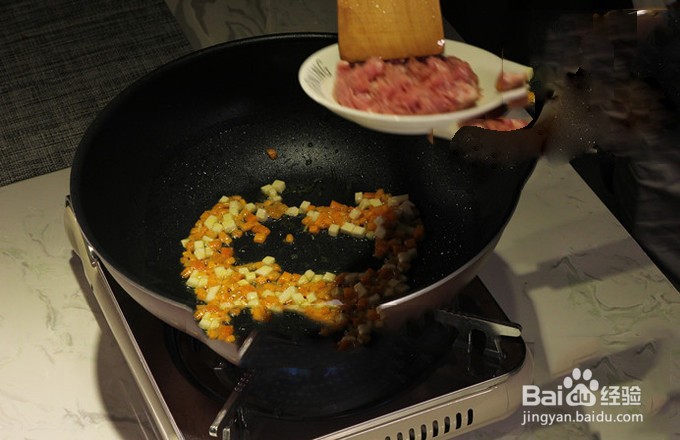 如何在家就能简单制作一份韩国泡菜炒饭？