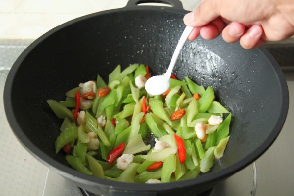 虾仁杏仁炒西芹