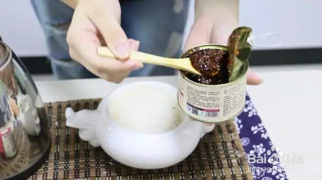 酱拌饭：美味的娃娃鱼酱拌魔芋米饭