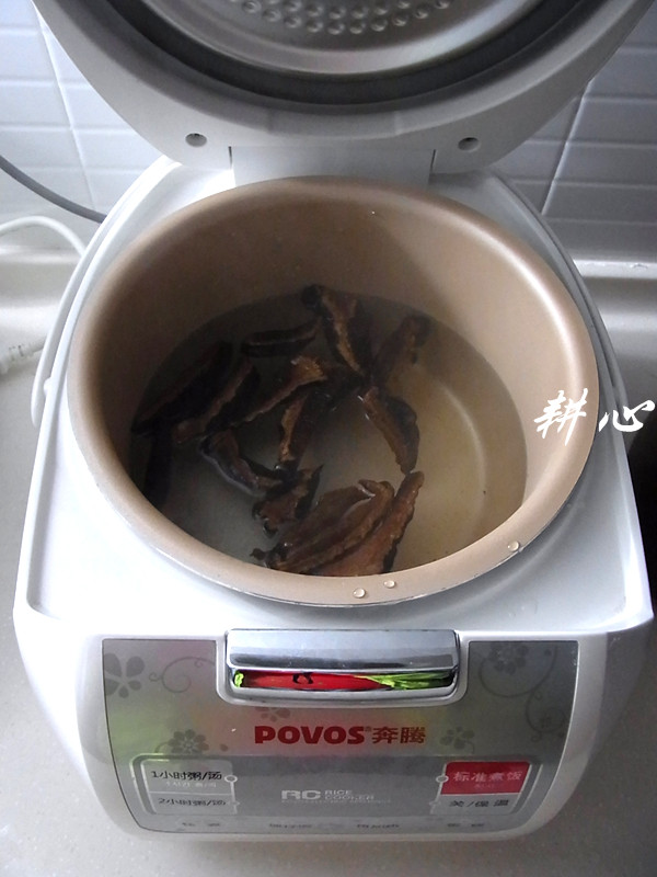 养身滋补美食，鲜美的灵芝老鸽汤