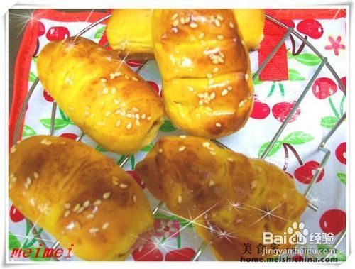 金闪闪南瓜香肠面包