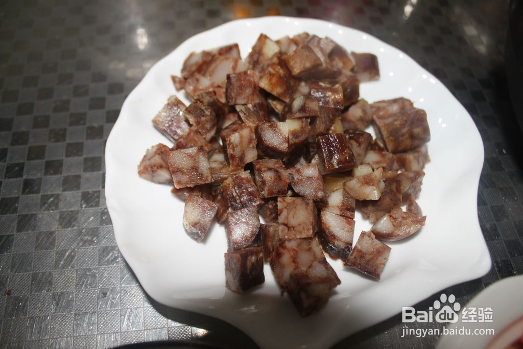 土豆腊肠焖饭的做法