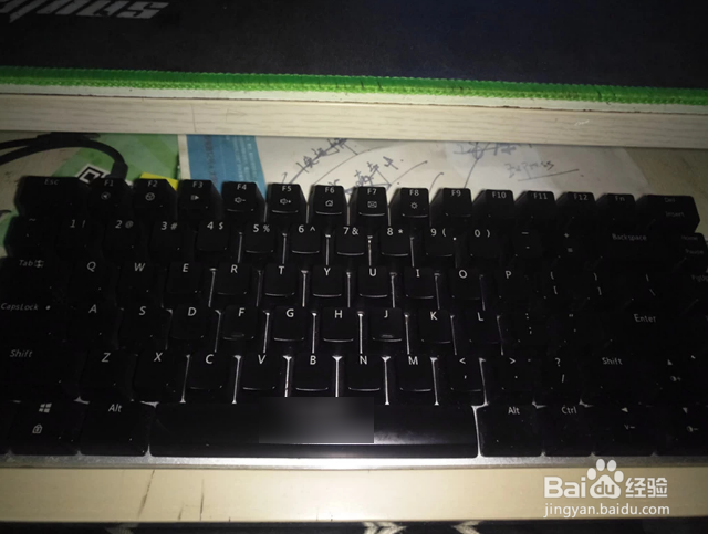 键盘上的彩灯怎么关掉