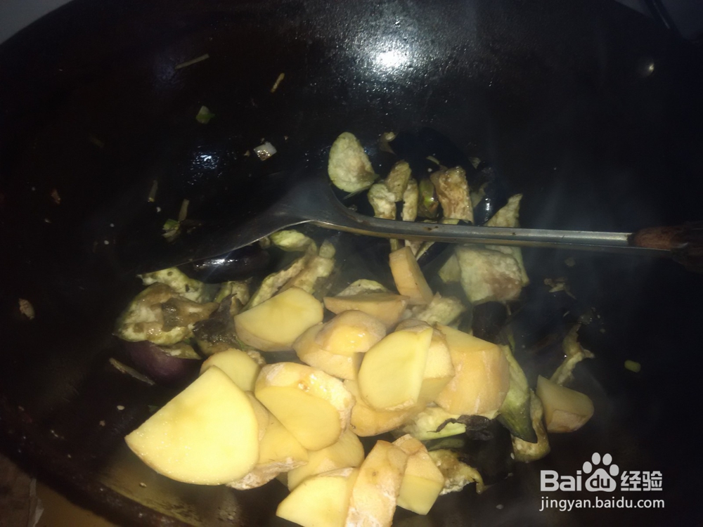 葱姜爆土豆炖茄子