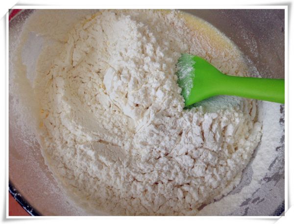 葡萄干戚风蛋糕卷