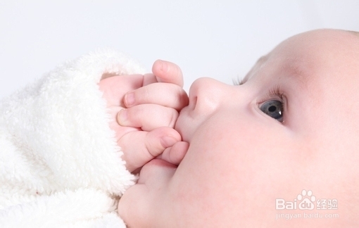 怎样给婴儿剪指甲