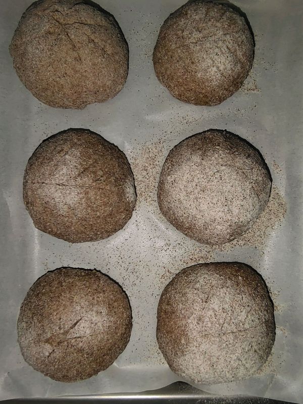 金枪鱼肉松全麦藜麦面包