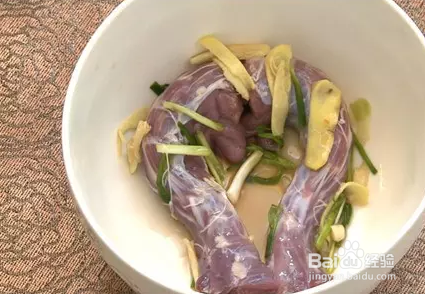自制入味卤鸭脖!