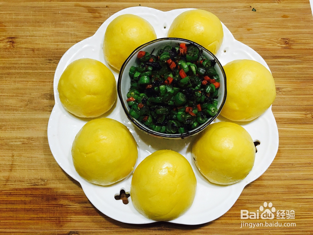 详细教你做玉米面窝窝四季豆橄榄菜