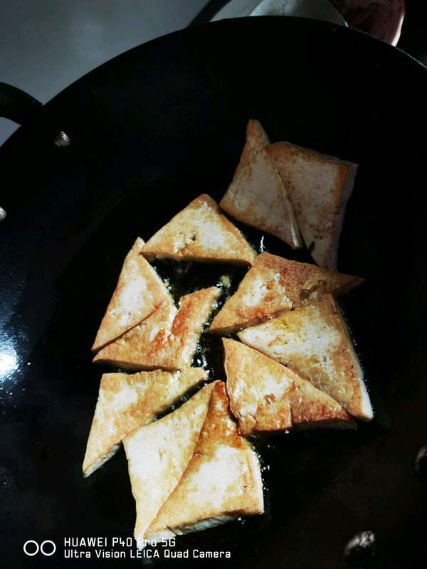 砂锅黄骨鱼豆腐汤