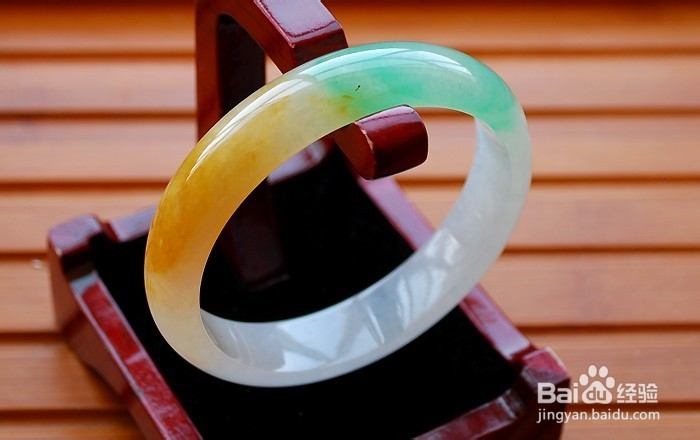 如何辨别翡翠手镯