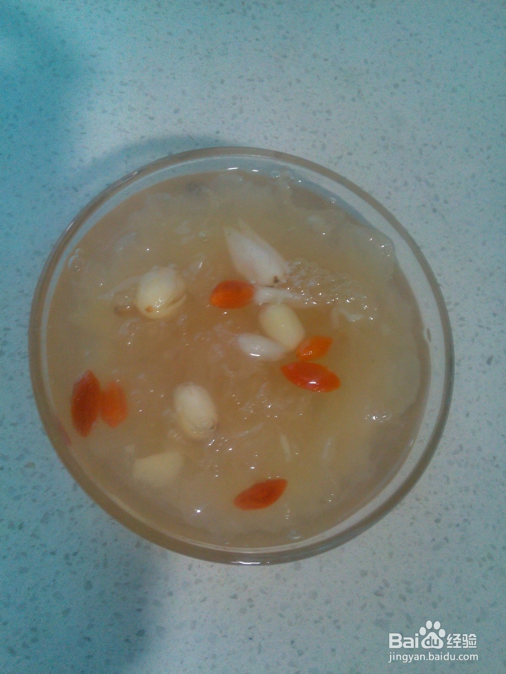 滋阴润肺的银耳百合莲子粥