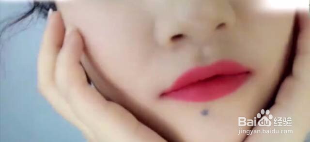 自贡玲丽彩妆教大家如何用一支口红化出八种唇妆