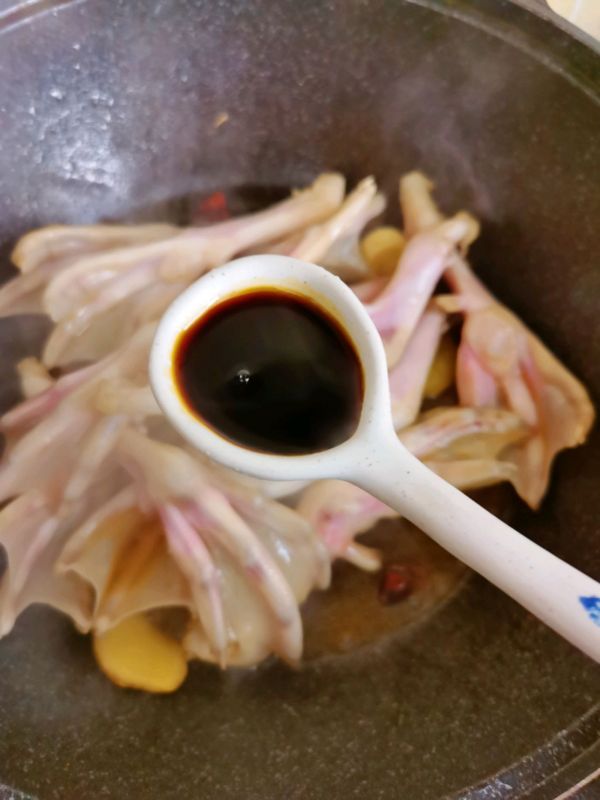 家常酱香鸭掌煲
