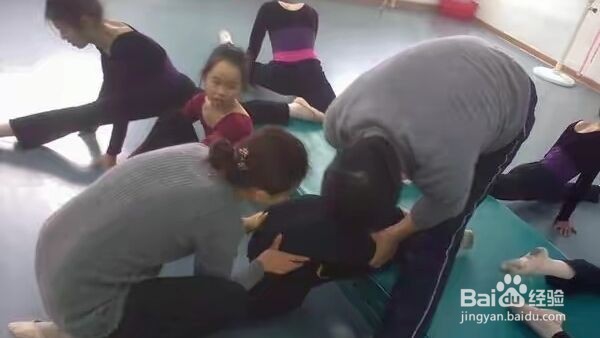 儿童舞蹈基本功训练怎么耗腿