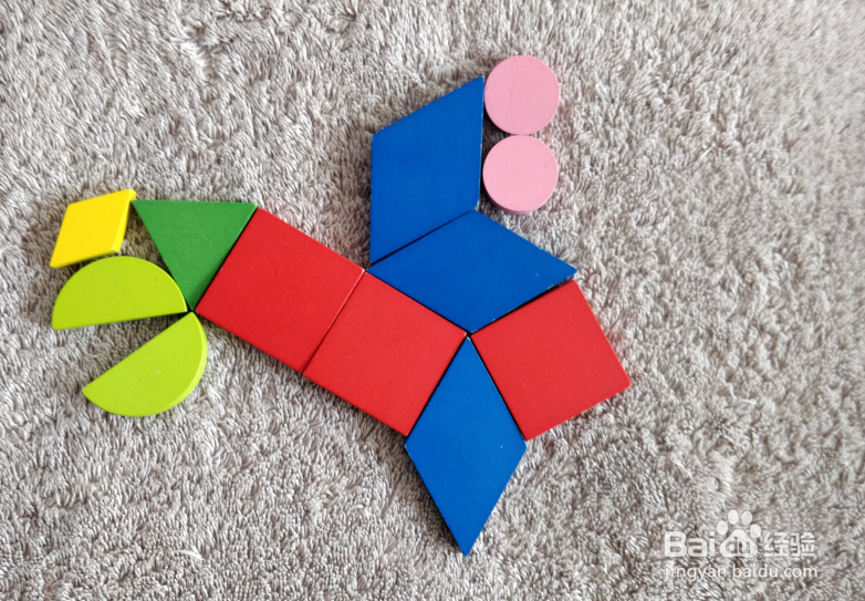 用蒙氏积木怎样拼一只飞翔的大鸟?