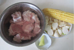 养生玉米山药棒骨汤