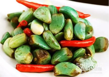 腊八蒜是绿的好？还是不绿的好？